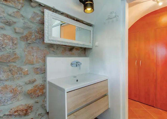 Cozy In With Kitchen Appartamento Mali Lošinj