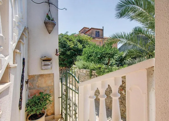 Appartamento Cozy In With Kitchen Mali Lošinj